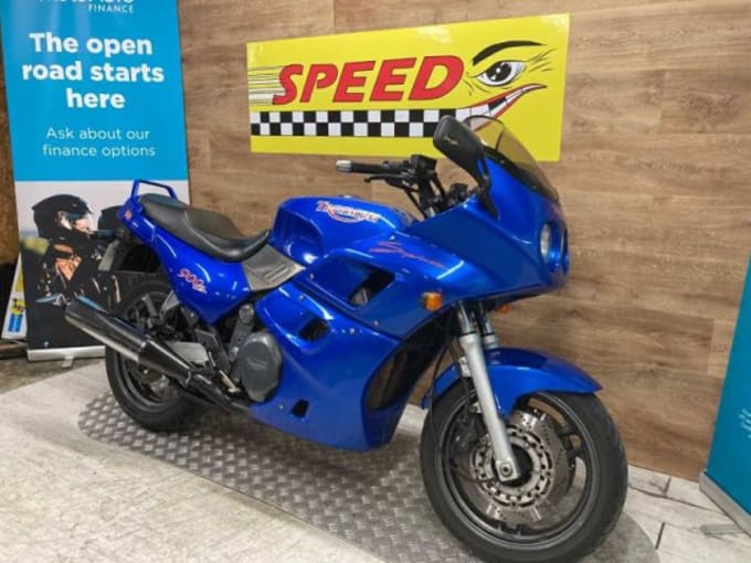 2025 Triumph Sprint 885