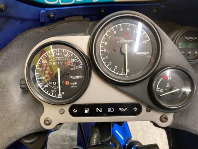 2025 Triumph Sprint 885
