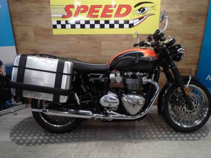 2025 Triumph Bonneville T120