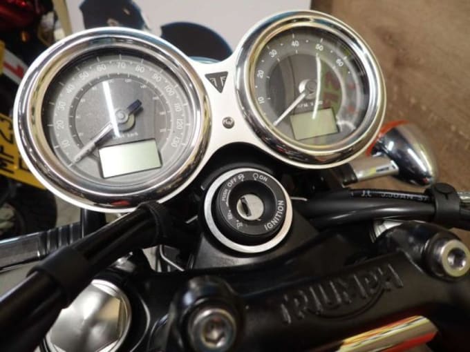 2025 Triumph Bonneville T120
