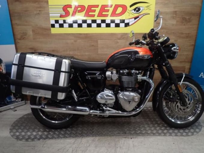 2025 Triumph Bonneville T120