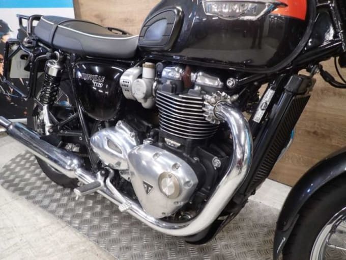 2025 Triumph Bonneville T120