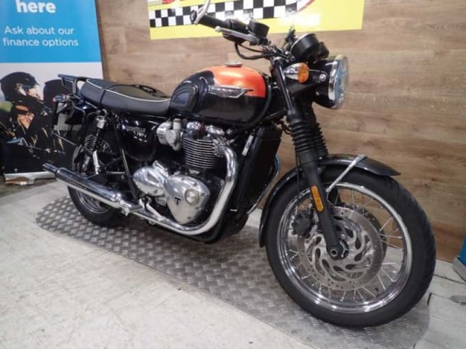 2025 Triumph Bonneville T120