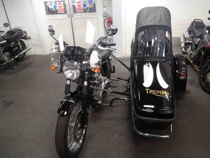 2025 Triumph Bonneville T 100 (865)
