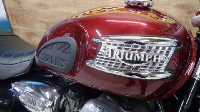 2025 Triumph Thunderbird Sport