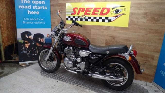 2025 Triumph Thunderbird Sport