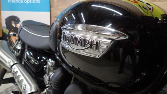 2025 Triumph Bonneville Scrambler