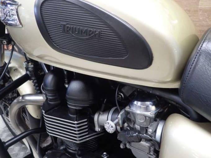 2025 Triumph Bonneville 865