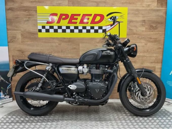 2025 Triumph Bonneville T120 Black