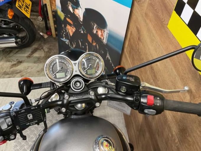 2025 Triumph Bonneville T120 Black