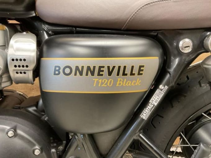 2025 Triumph Bonneville T120 Black