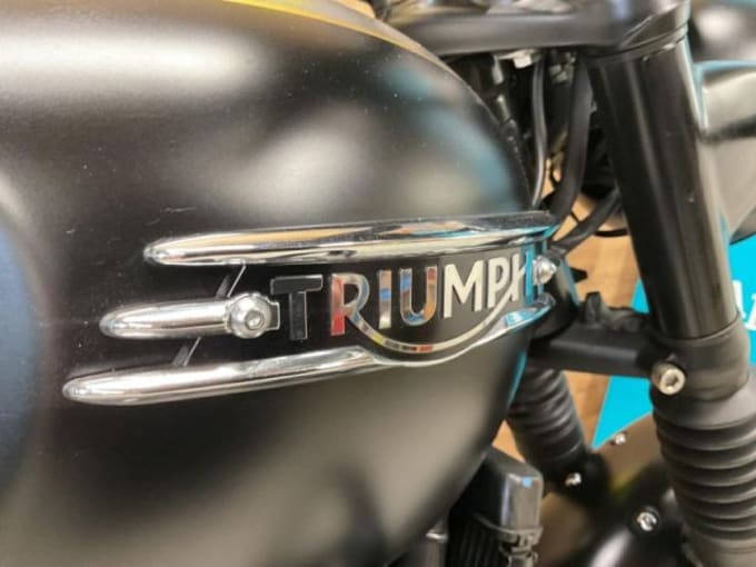 2025 Triumph Bonneville T120 Black