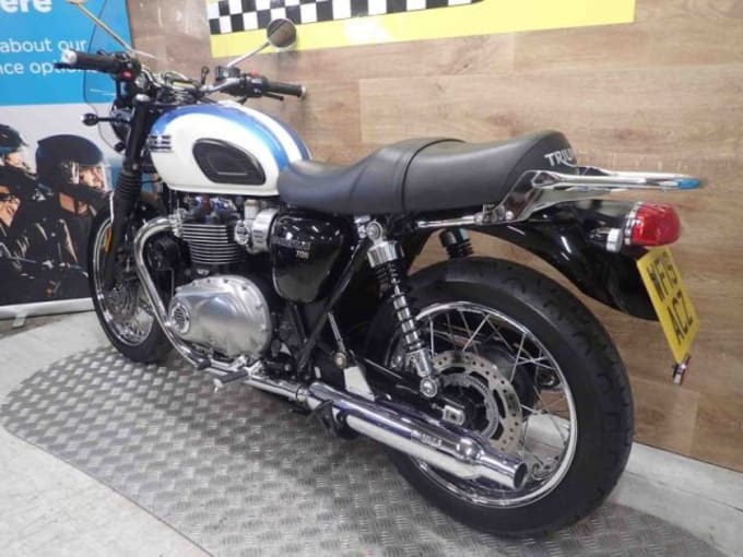 2025 Triumph Bonneville T120