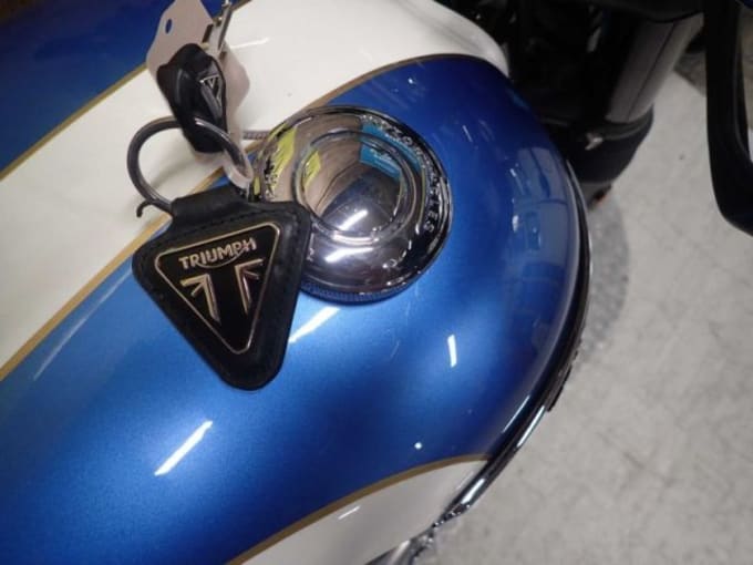 2025 Triumph Bonneville T120