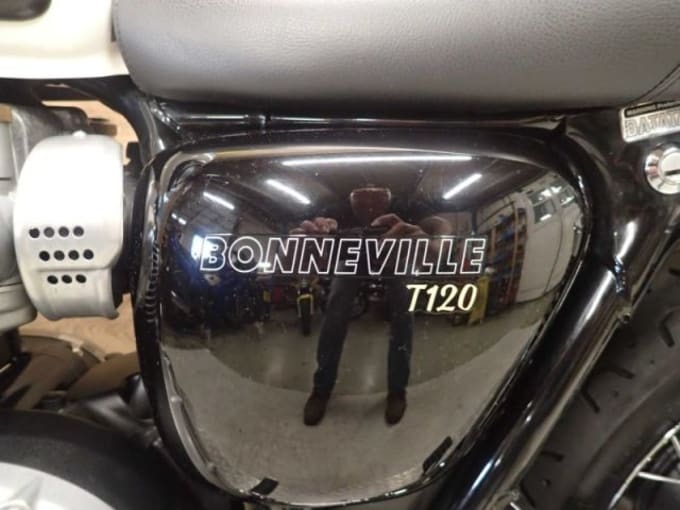 2025 Triumph Bonneville T120