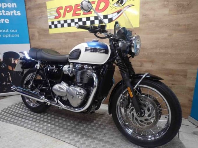 2025 Triumph Bonneville T120
