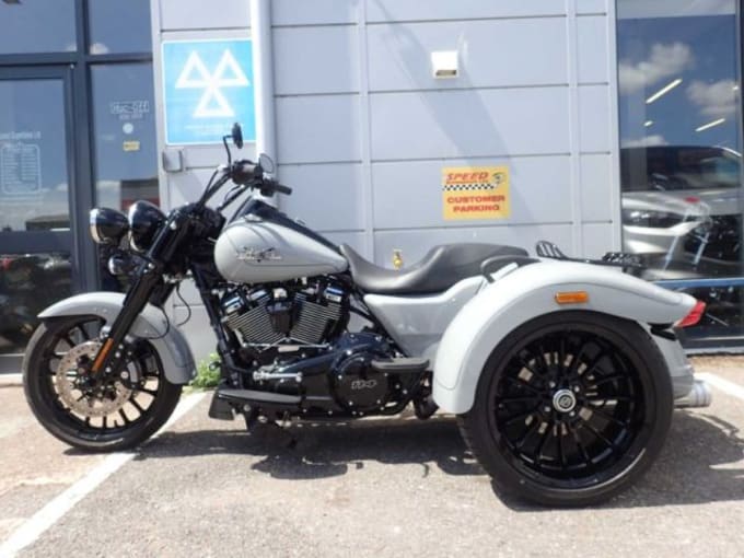 2025 Harley-davidson Freewheeler 1868 23