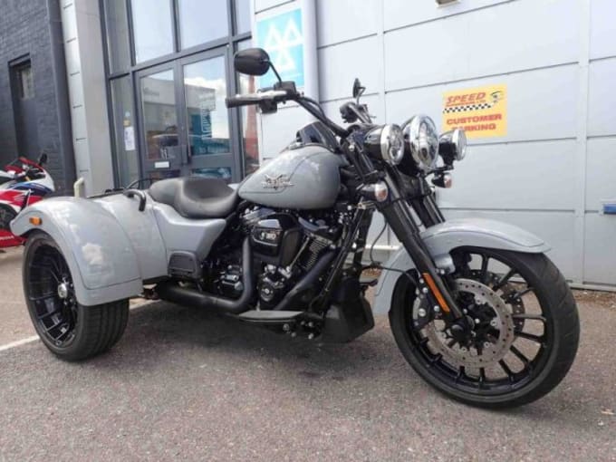 2025 Harley-davidson Freewheeler 1868 23