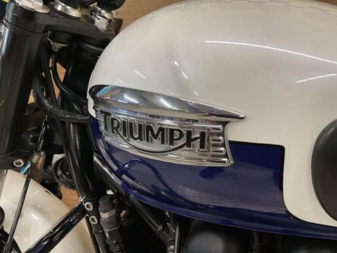 2025 Triumph Bonneville 865
