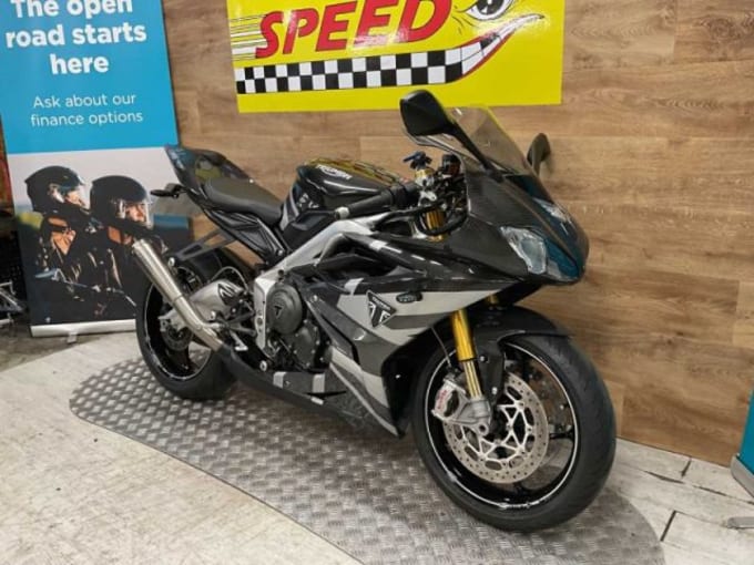 2025 Triumph Daytona Moto2 765