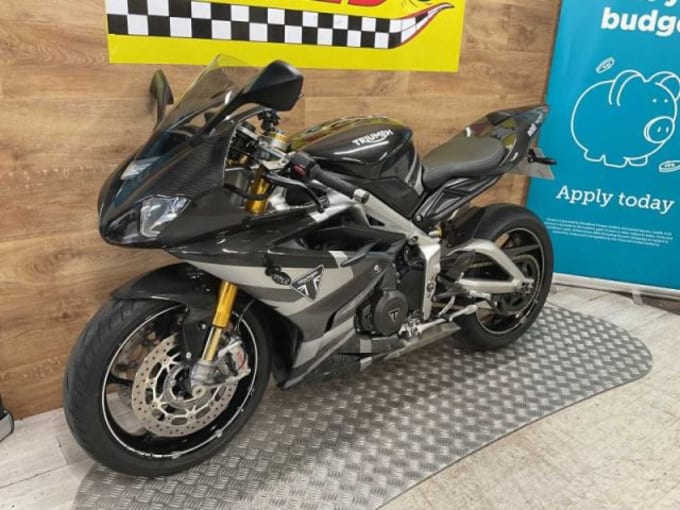 2025 Triumph Daytona Moto2 765