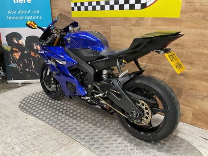 2025 Yamaha Yzf R6 17