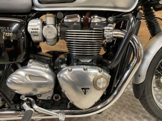 2025 Triumph Bonneville T120