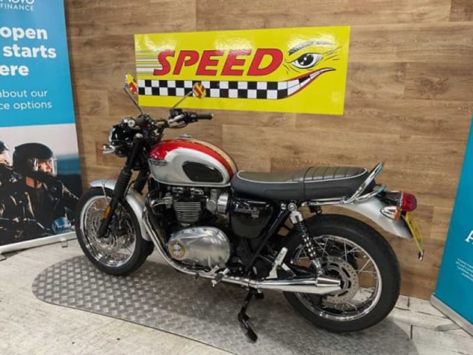 2025 Triumph Bonneville T120