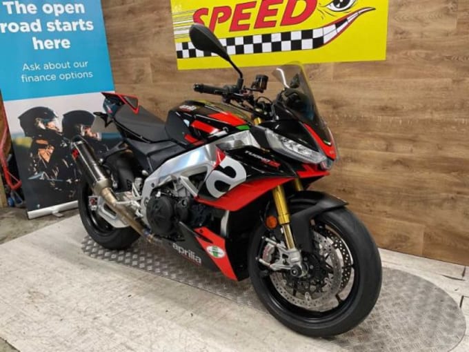 2025 Aprilia Tuono V4 1100 Factory