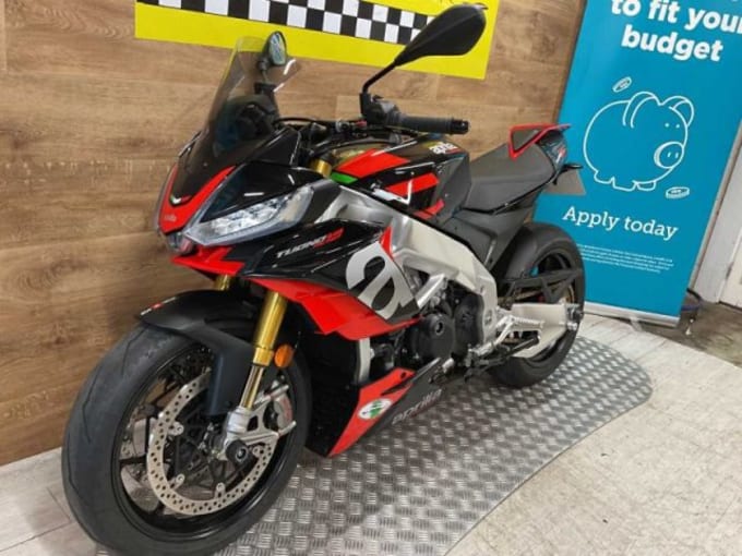 2025 Aprilia Tuono V4 1100 Factory