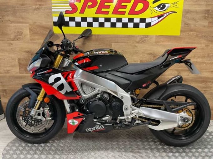 2025 Aprilia Tuono V4 1100 Factory
