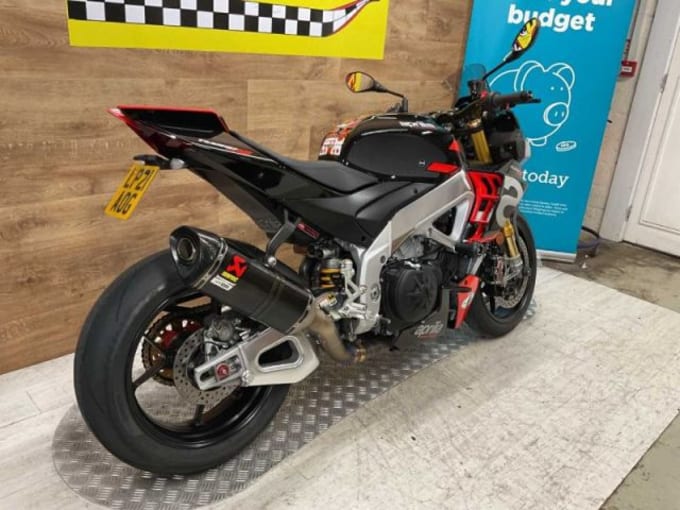 2025 Aprilia Tuono V4 1100 Factory