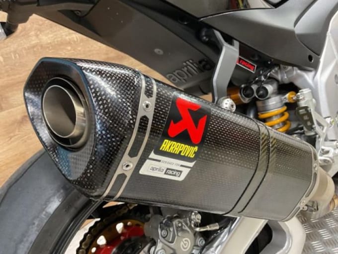 2025 Aprilia Tuono V4 1100 Factory