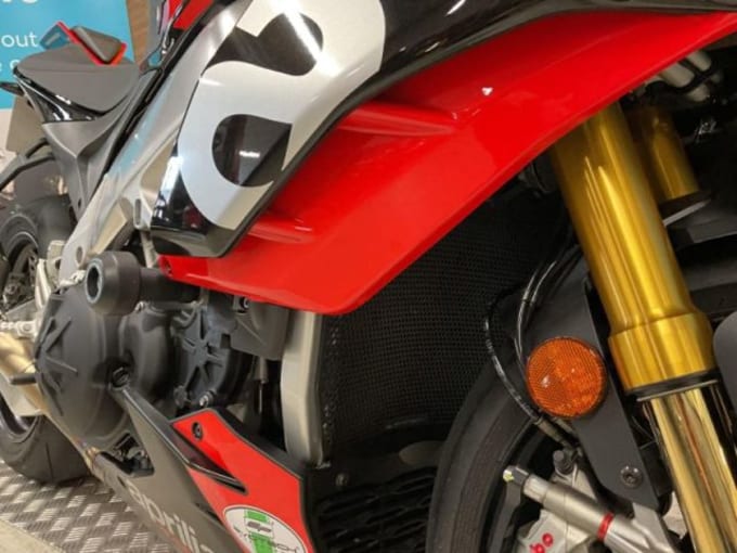 2025 Aprilia Tuono V4 1100 Factory