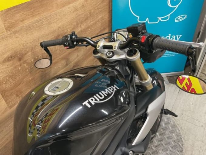 2025 Triumph Street Triple Abs