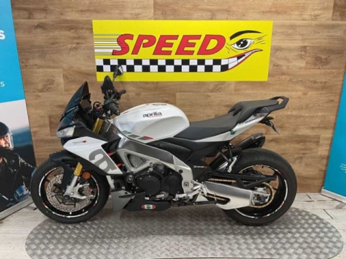 2025 Aprilia Tuono V4 1100