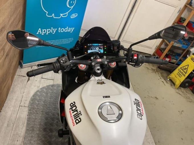 2025 Aprilia Tuono V4 1100
