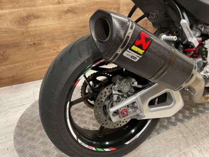 2025 Aprilia Tuono V4 1100