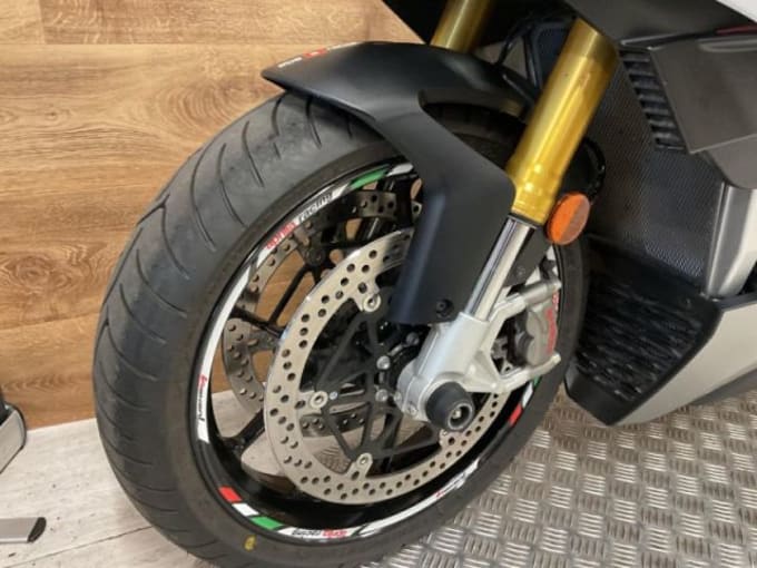 2025 Aprilia Tuono V4 1100