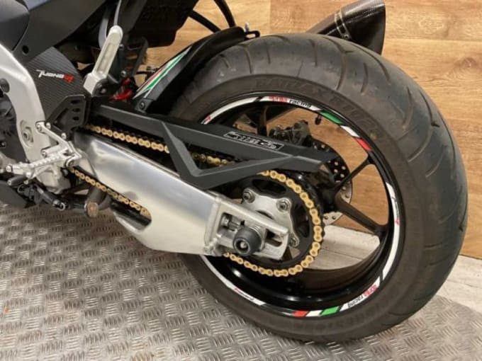 2025 Aprilia Tuono V4 1100