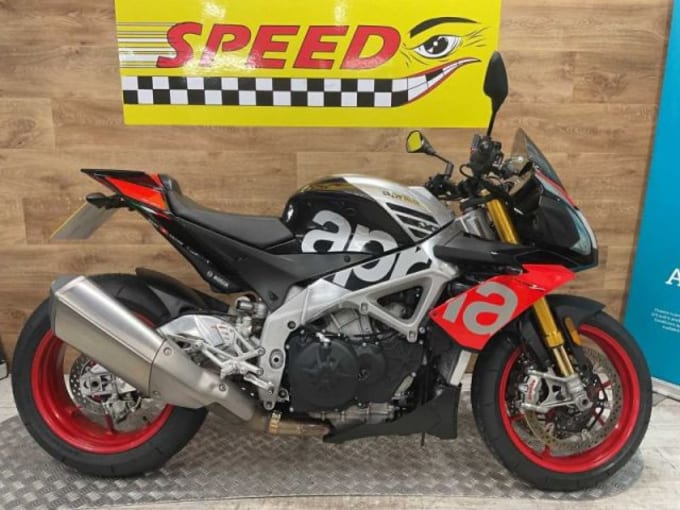 2025 Aprilia Tuono V4 1100 Factory