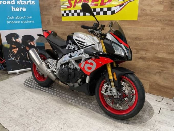 2025 Aprilia Tuono V4 1100 Factory