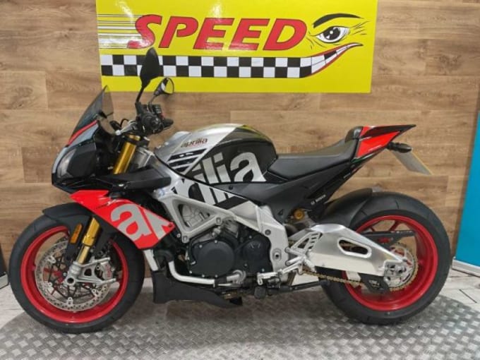 2025 Aprilia Tuono V4 1100 Factory