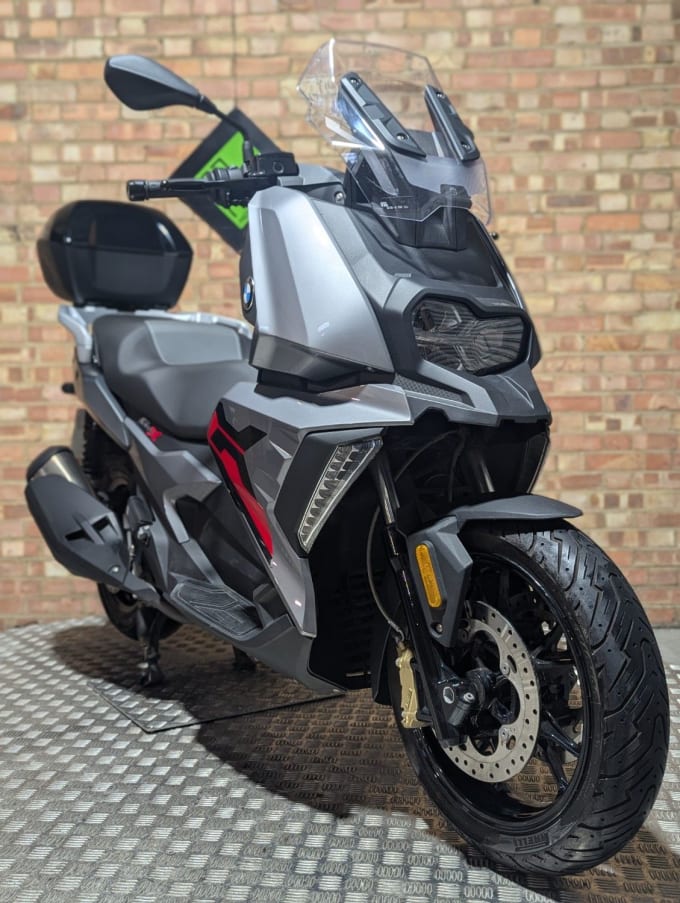 2025 BMW C400