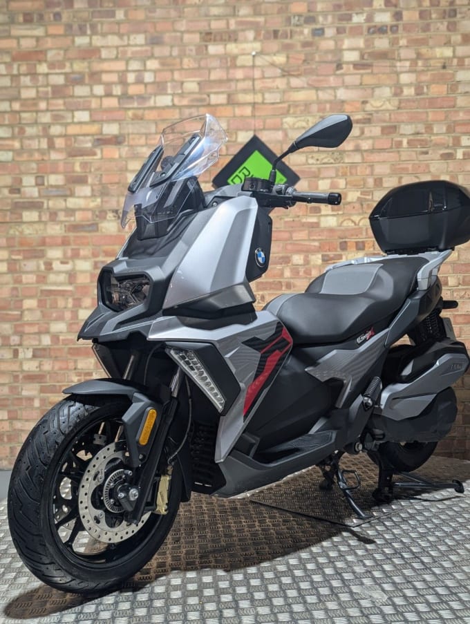 2025 BMW C400