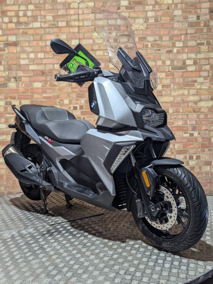 2025 BMW C400