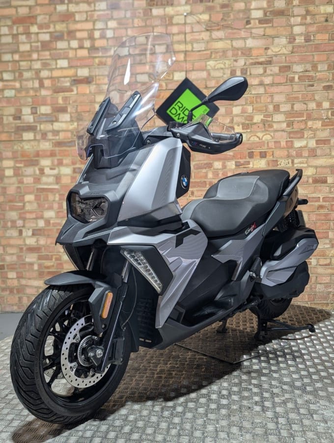 2025 BMW C400