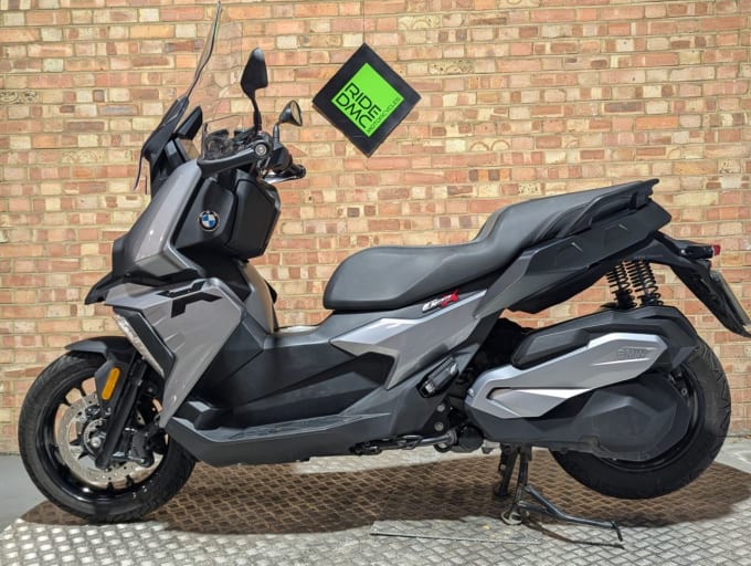 2025 BMW C400