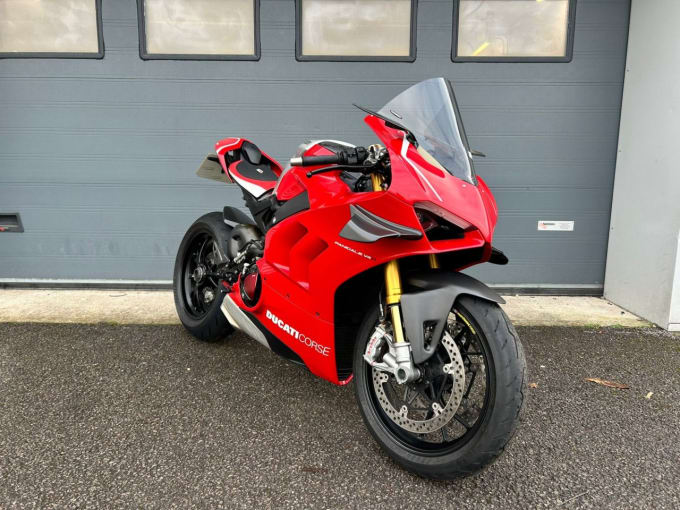 2025 Ducati Panigale V4r