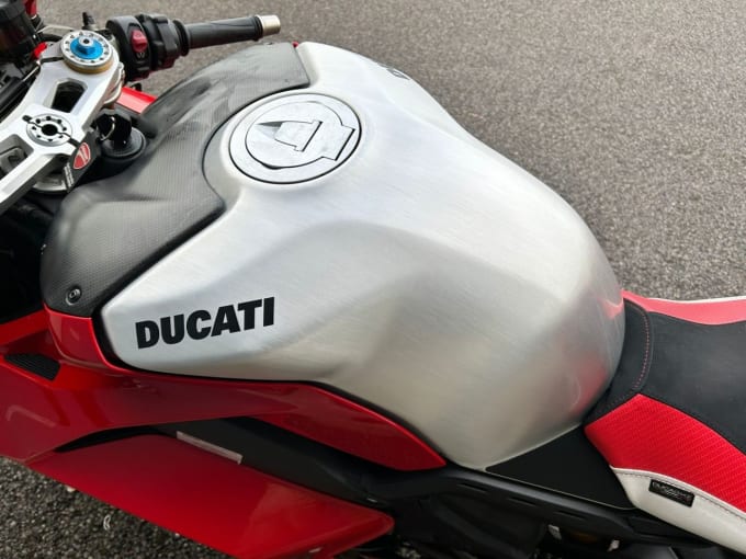 2025 Ducati Panigale V4r